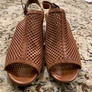 Paul Green tan leather peep toe